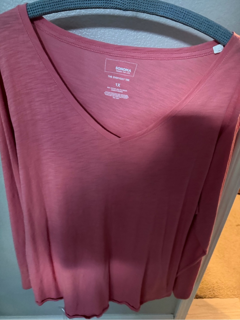 Sonoma Women's 1X Long Sleeve V-Neck Top in Dusty Rose Pink - Picture 4 of 4